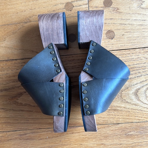 Lisa b. Olive Veg leather open toe clog size 6 - Picture 2 of 5